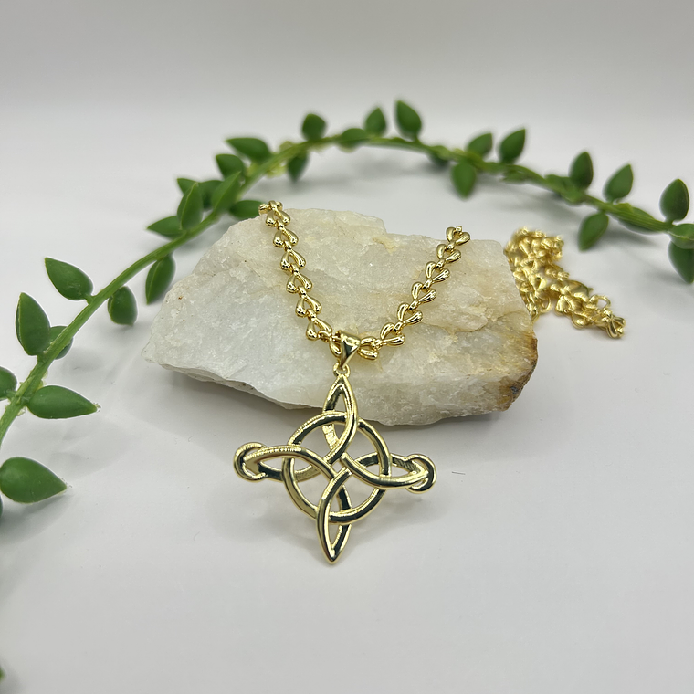 Collar nudo de brujas gold 1