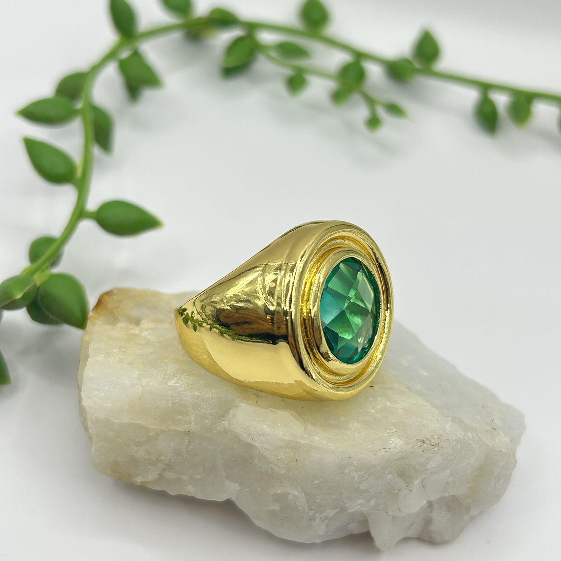 Anillo Esmeralda Dorada  5