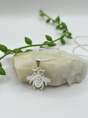 Collar Bee Plateado