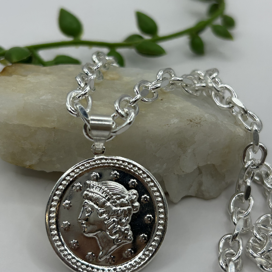 Collar Medallón Atenea Plateado 2