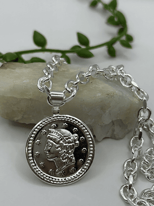 Collar Medallón Atenea Plateado