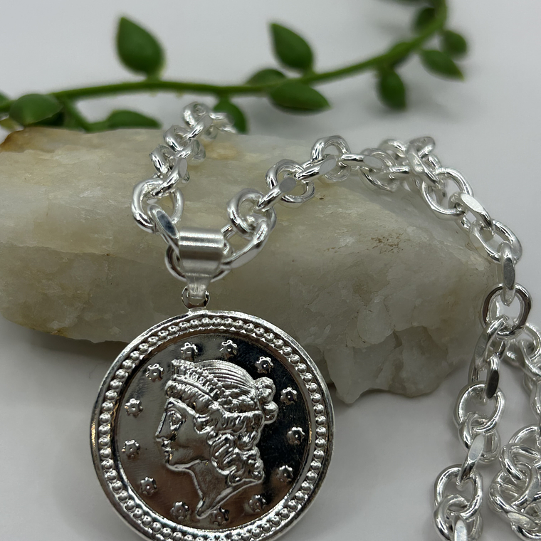 Collar Medallón Atenea Plateado 2