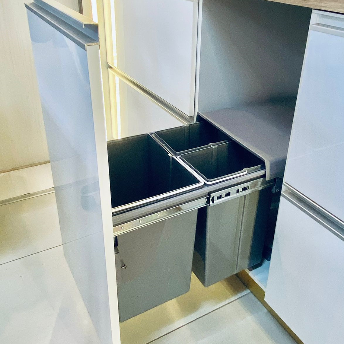 Basurero extraible 2x20Lt para Frente de Madera 1