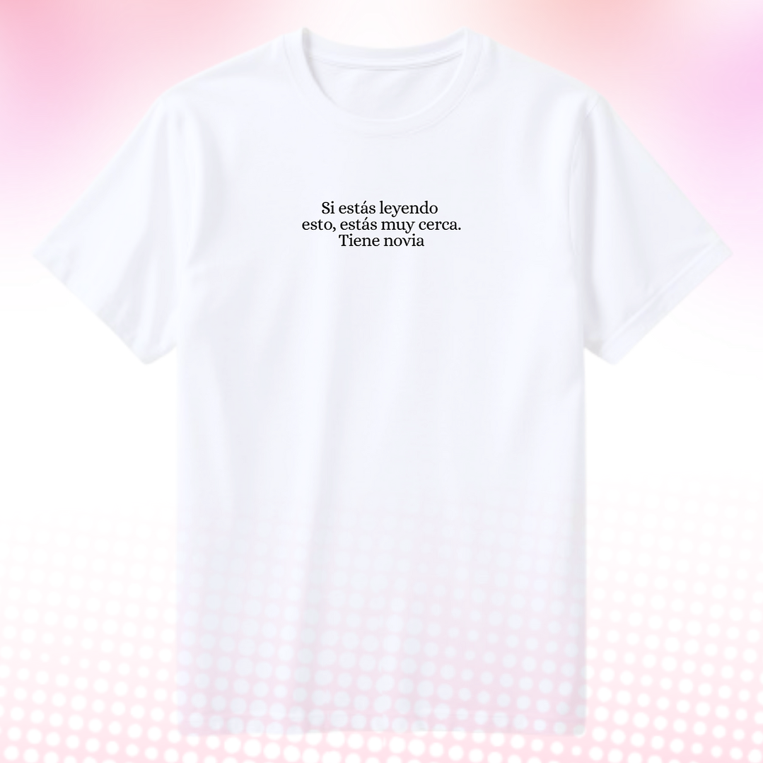 Poleras Personalizadas de San Valentín 2026 | Regalos Únicos para Parejas Si estas leyendo esto estas muy cerca tiene novia  2