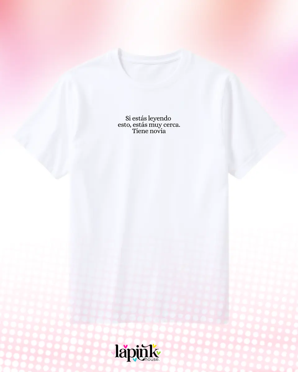 Poleras Personalizadas de San Valentín 2026 | Regalos Únicos para Parejas Si estas leyendo esto estas muy cerca tiene novia  2