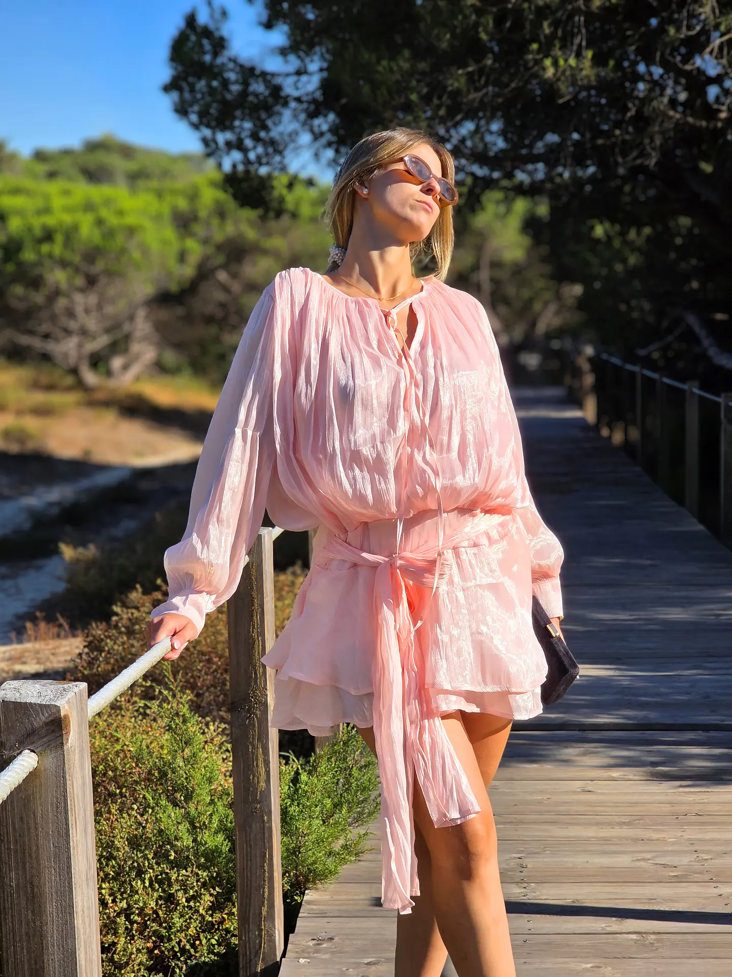 Vestido Sprout – Vestido Curto Rosa com Transparências e Efeito Balão 5