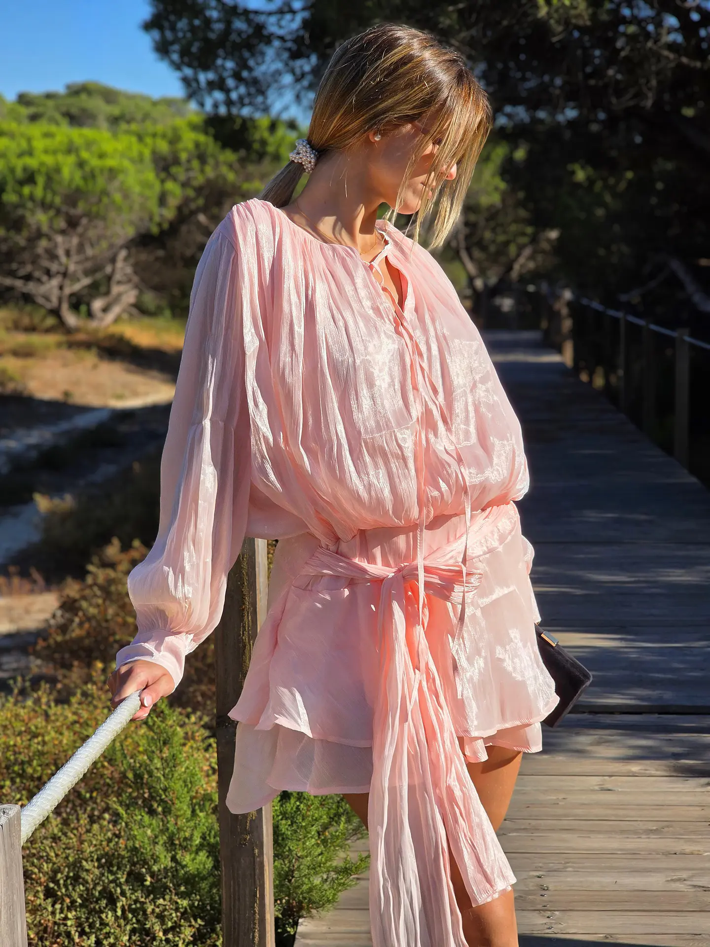 Vestido Sprout – Vestido Curto Rosa com Transparências e Efeito Balão 6
