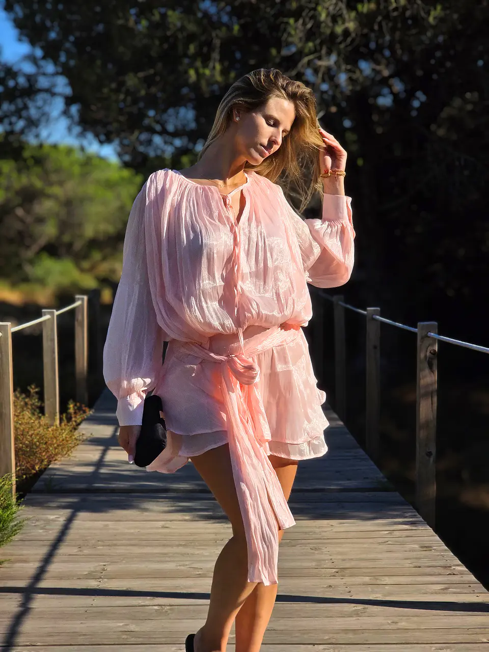 Vestido Sprout – Vestido Curto Rosa com Transparências e Efeito Balão 3