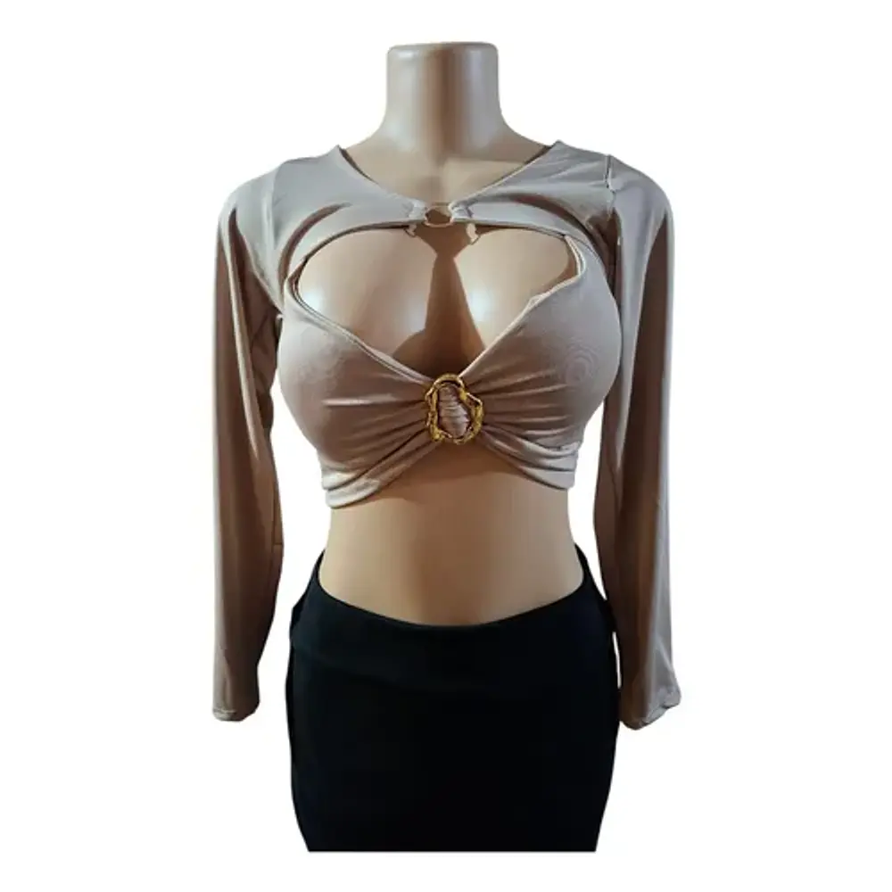 Polera Crop Top Cut Out Manga Larga Con Hebilla Dorada