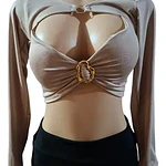 Polera Crop Top Cut Out Manga Larga Con Hebilla Dorada