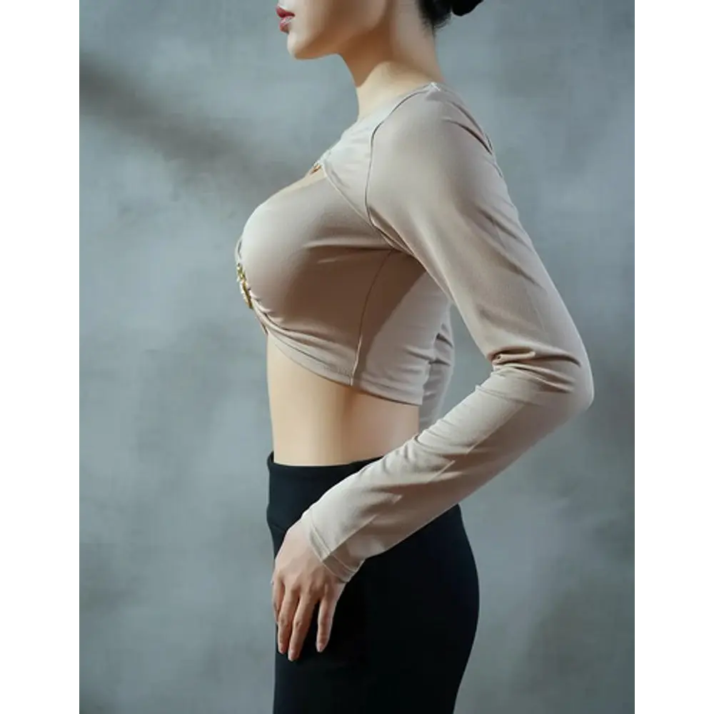 Polera Crop Top Cut Out Manga Larga Con Hebilla Dorada