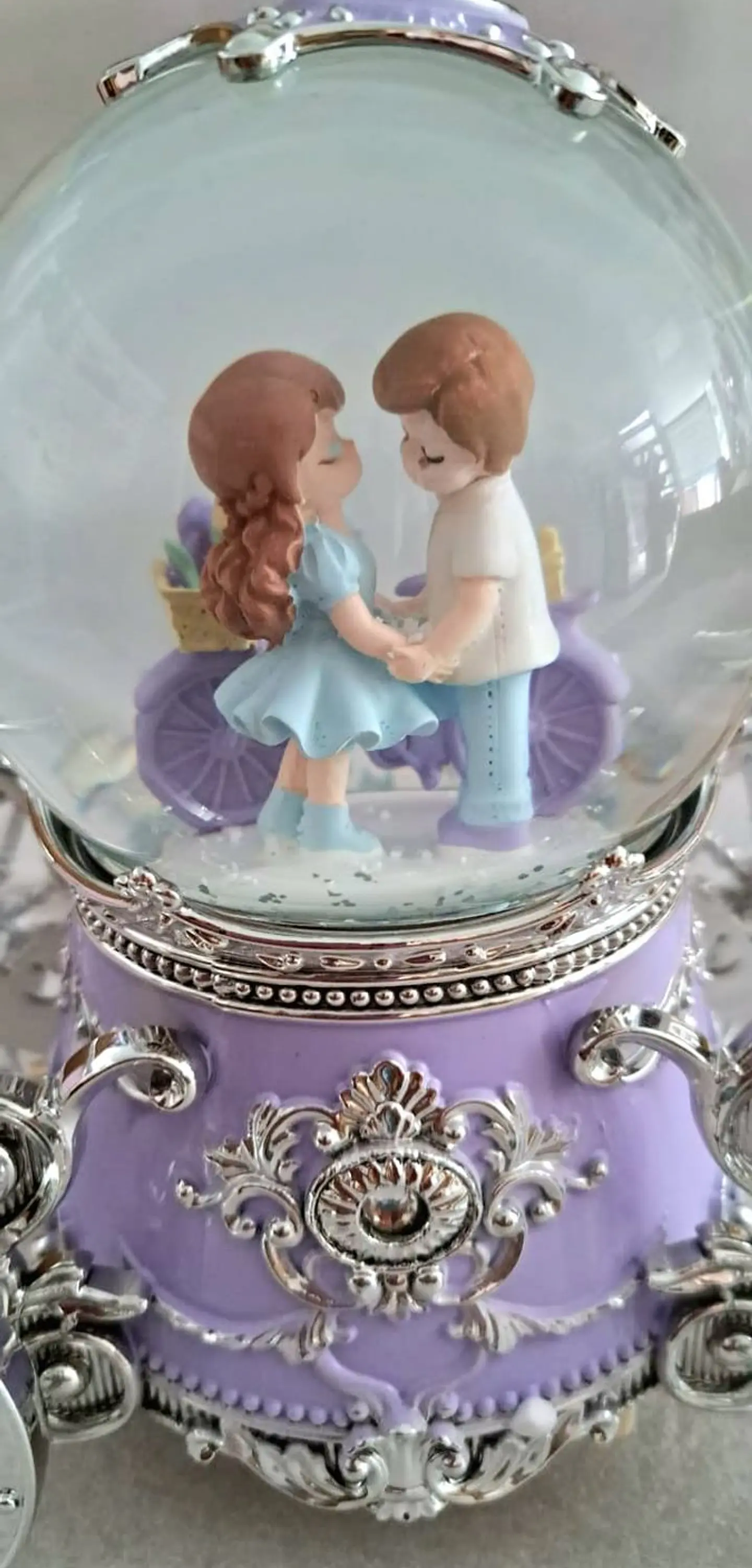 Carruaje esfera musical con luces y nieve de pareja San Valentín 4