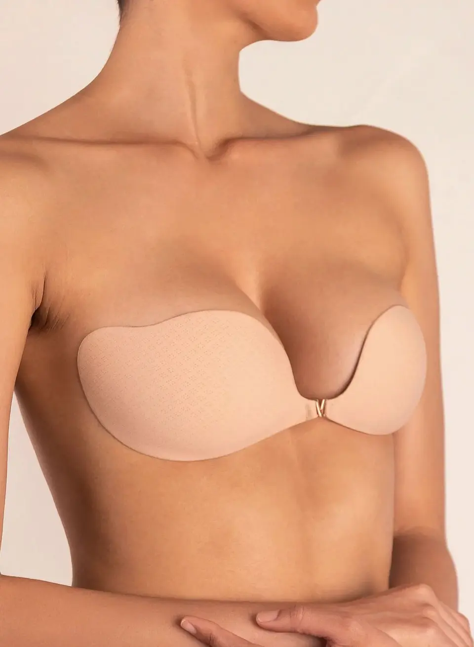 Brasier invisible sin tirantes  strapless modelo media luna 1