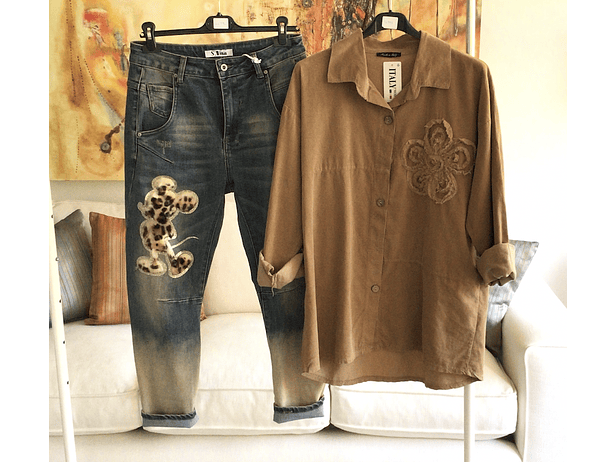 Camisa cotelina parche flor 3