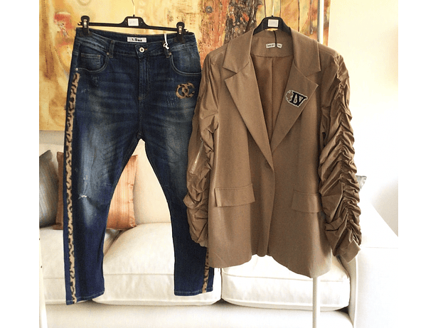 Blazer detalle manga 2