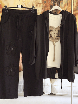 Jogger recto parche flor 