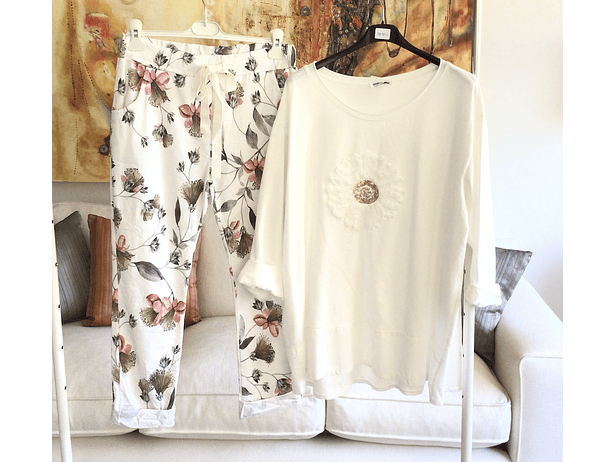 Poleron flor en el centro  2