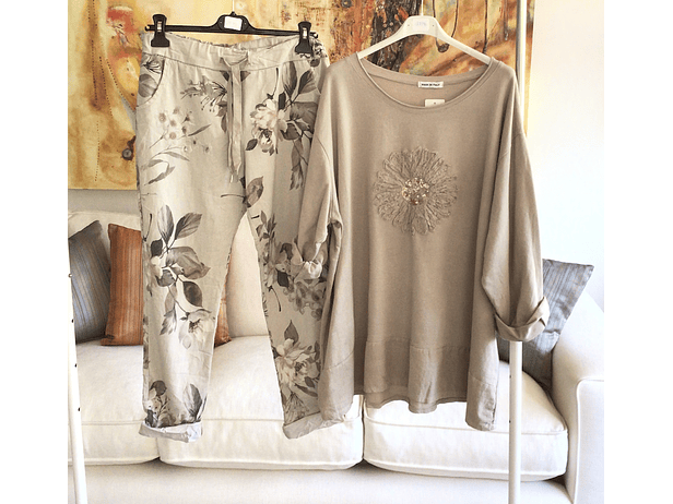 Poleron flor en el centro  3