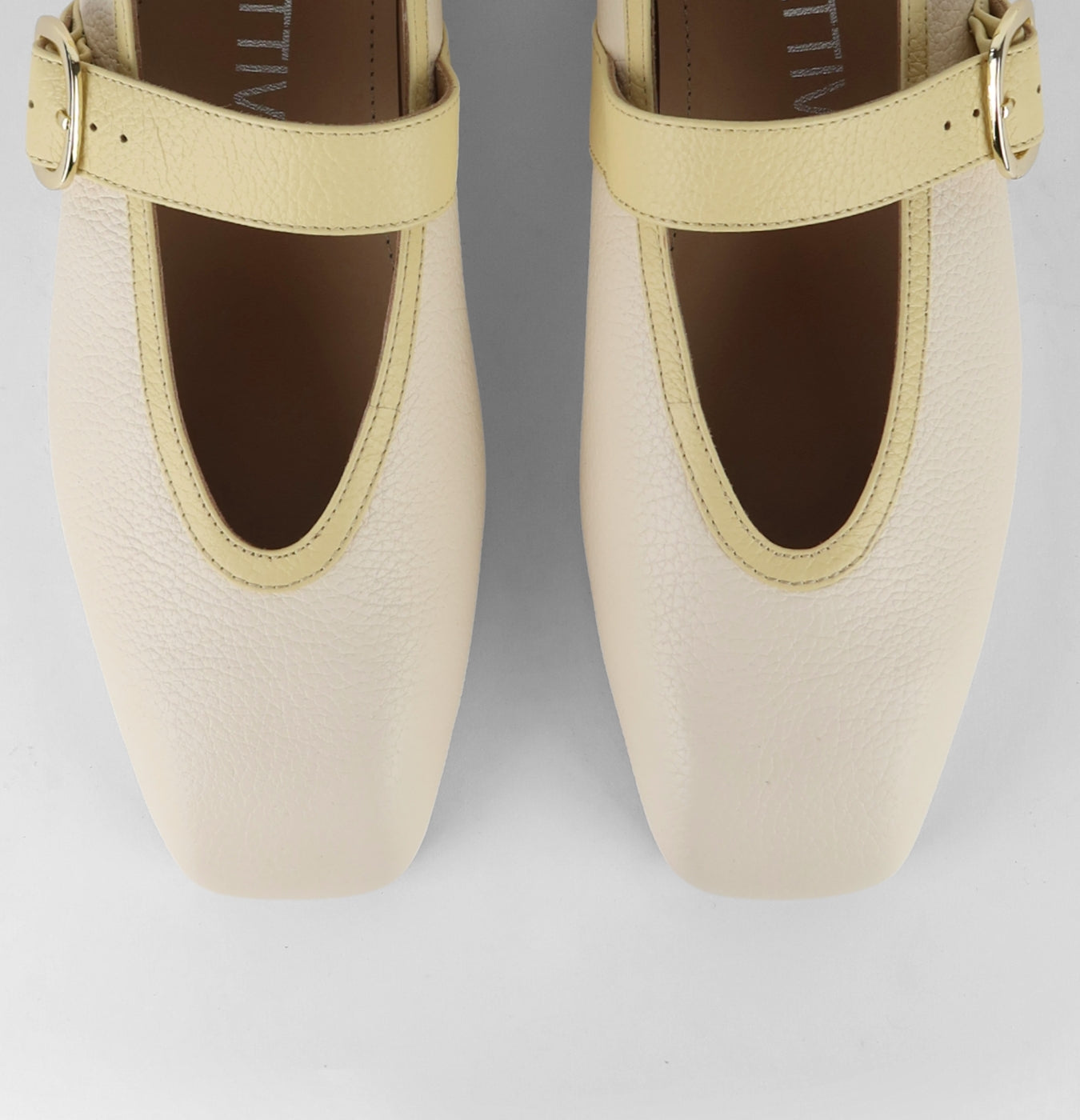 Iconic BALERINA CAIREL - HUESO 4