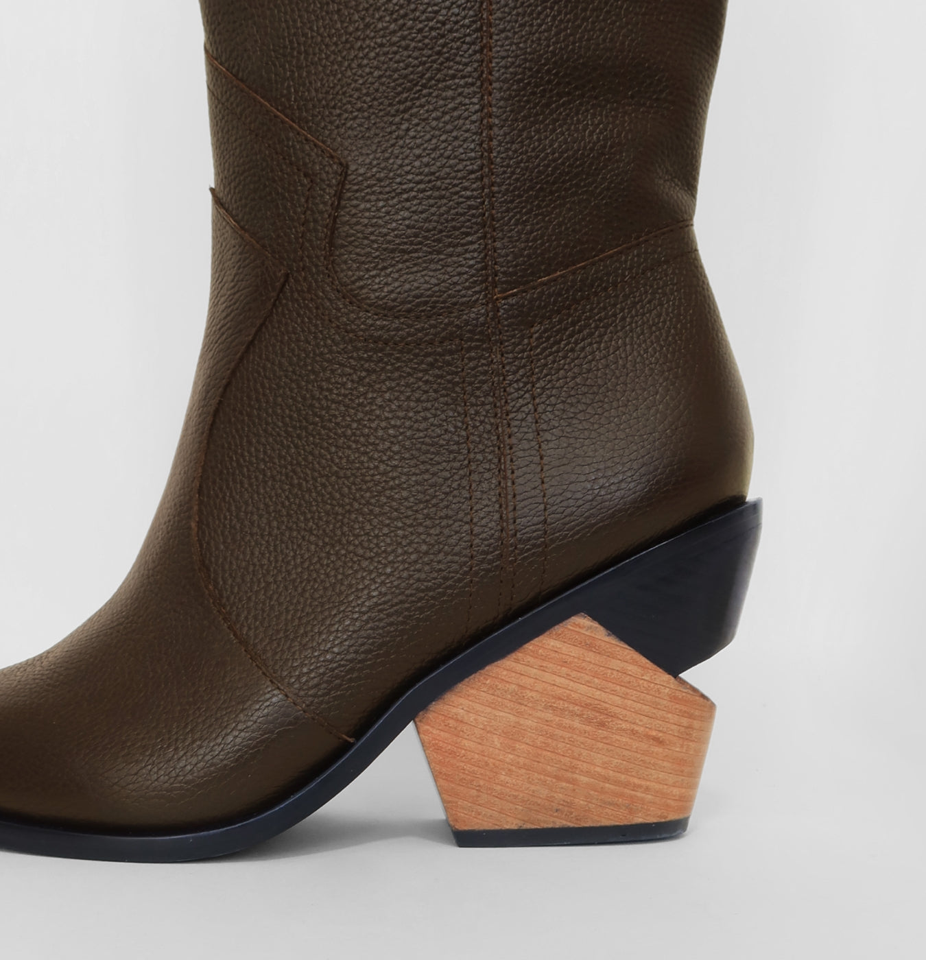 BOTA JESSENIA - MARRÓN Craft 4