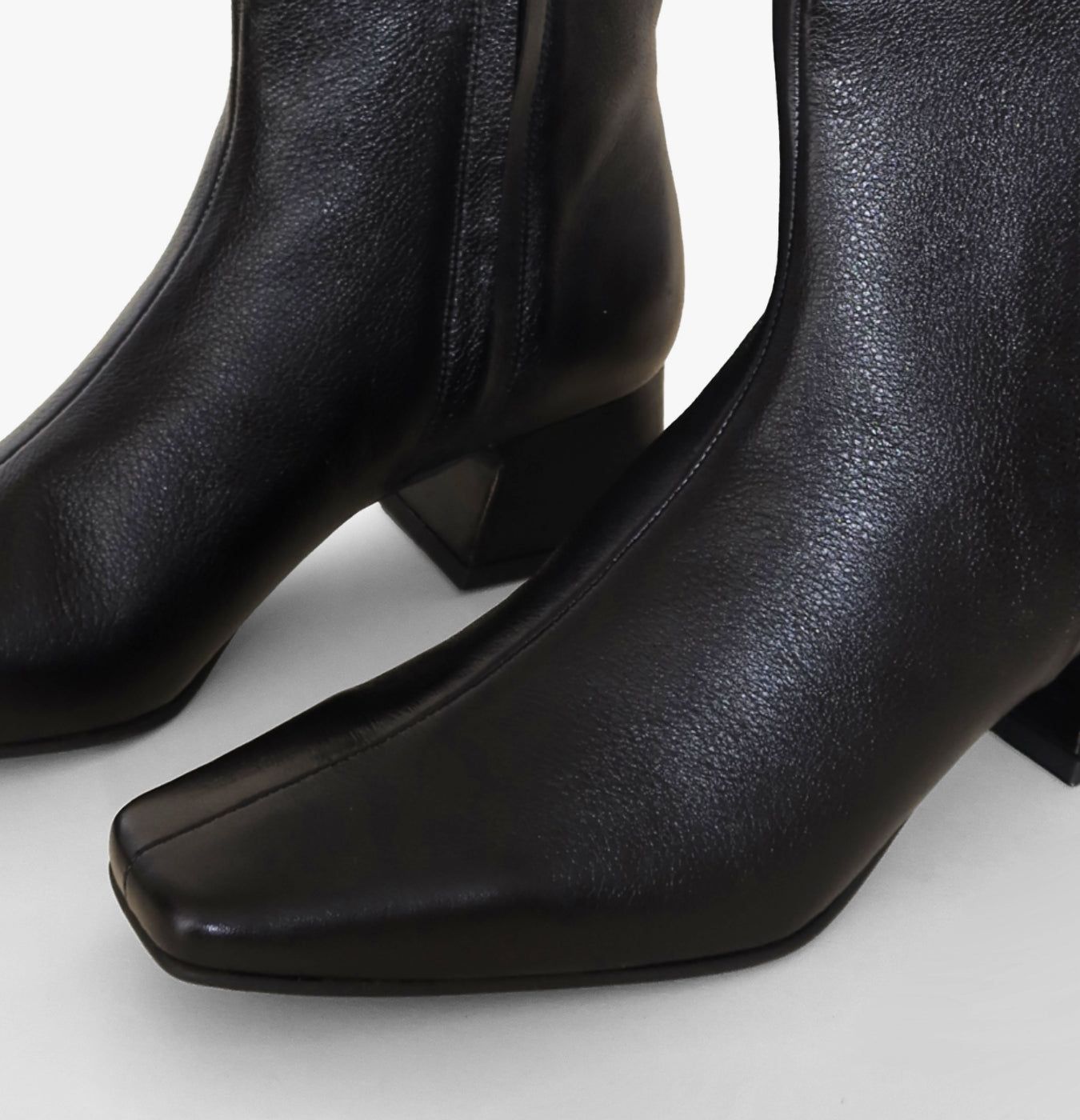 Essential BOTÍN ADRIANA - NEGRO 3