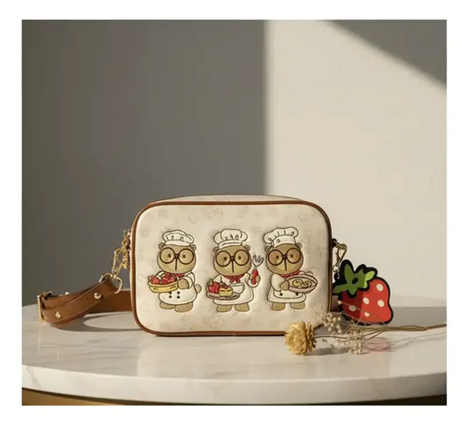 Cartera Hombro Cream Bear- Ecocuero 6