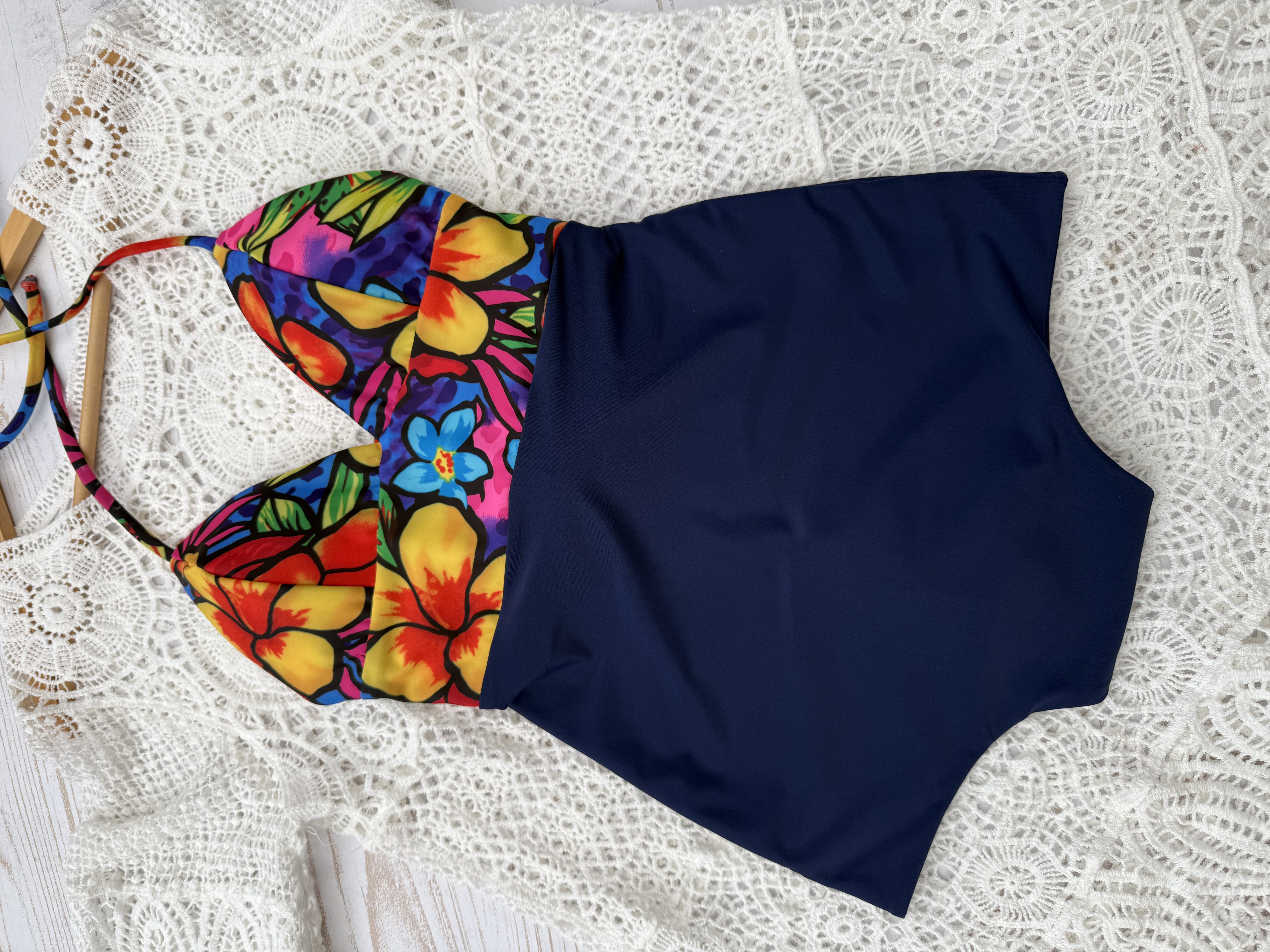 Traje de baño Maitai entero azul y flores  4