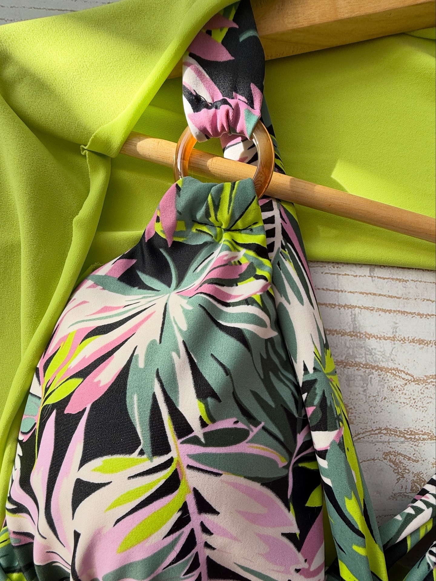 Traje de baño Amalfy hojas pistacho  4