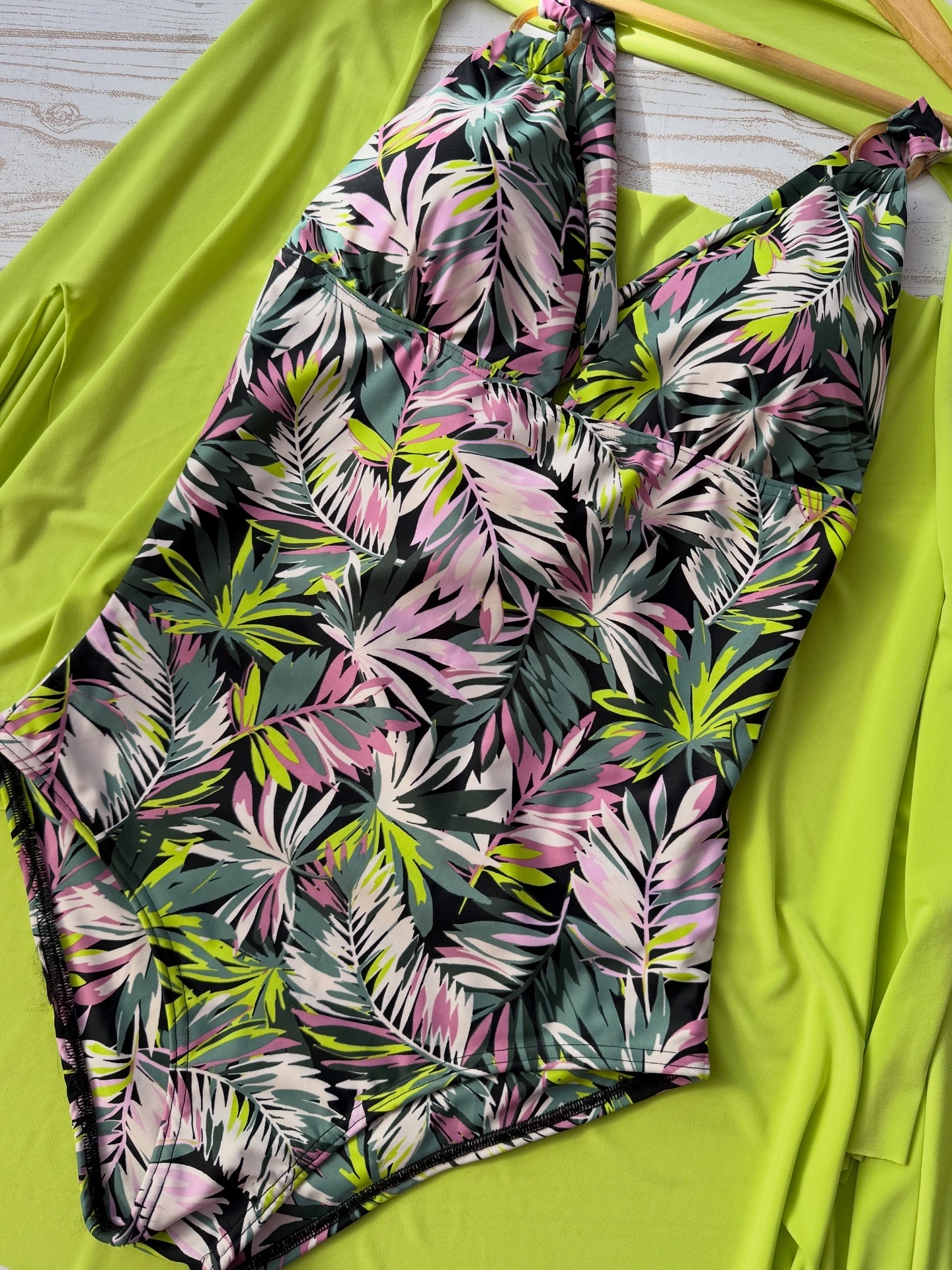 Traje de baño Amalfy hojas pistacho  2