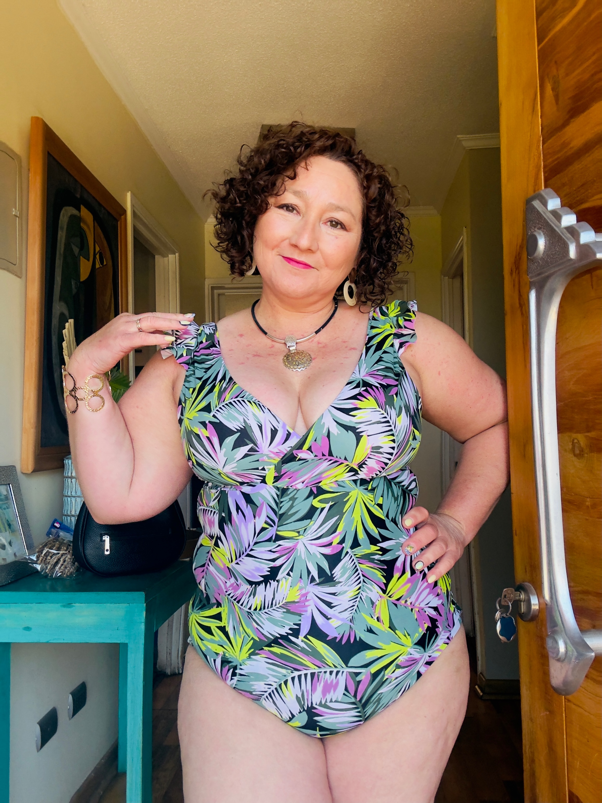 Traje de baño Margaret hojas negras y pistacho  1