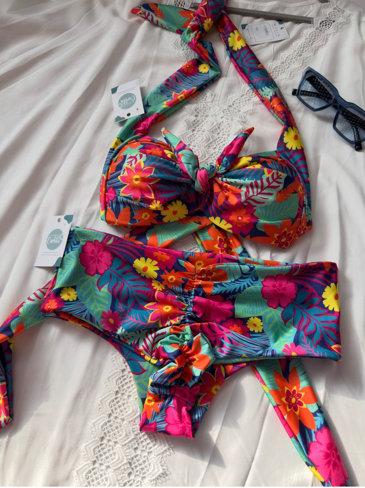 Conjunto Top Marbella tanga fitness tiro medio flores tropicales 1