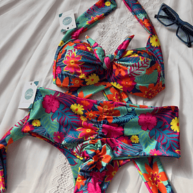 Conjunto Top Marbella tanga fitness tiro medio flores tropicales