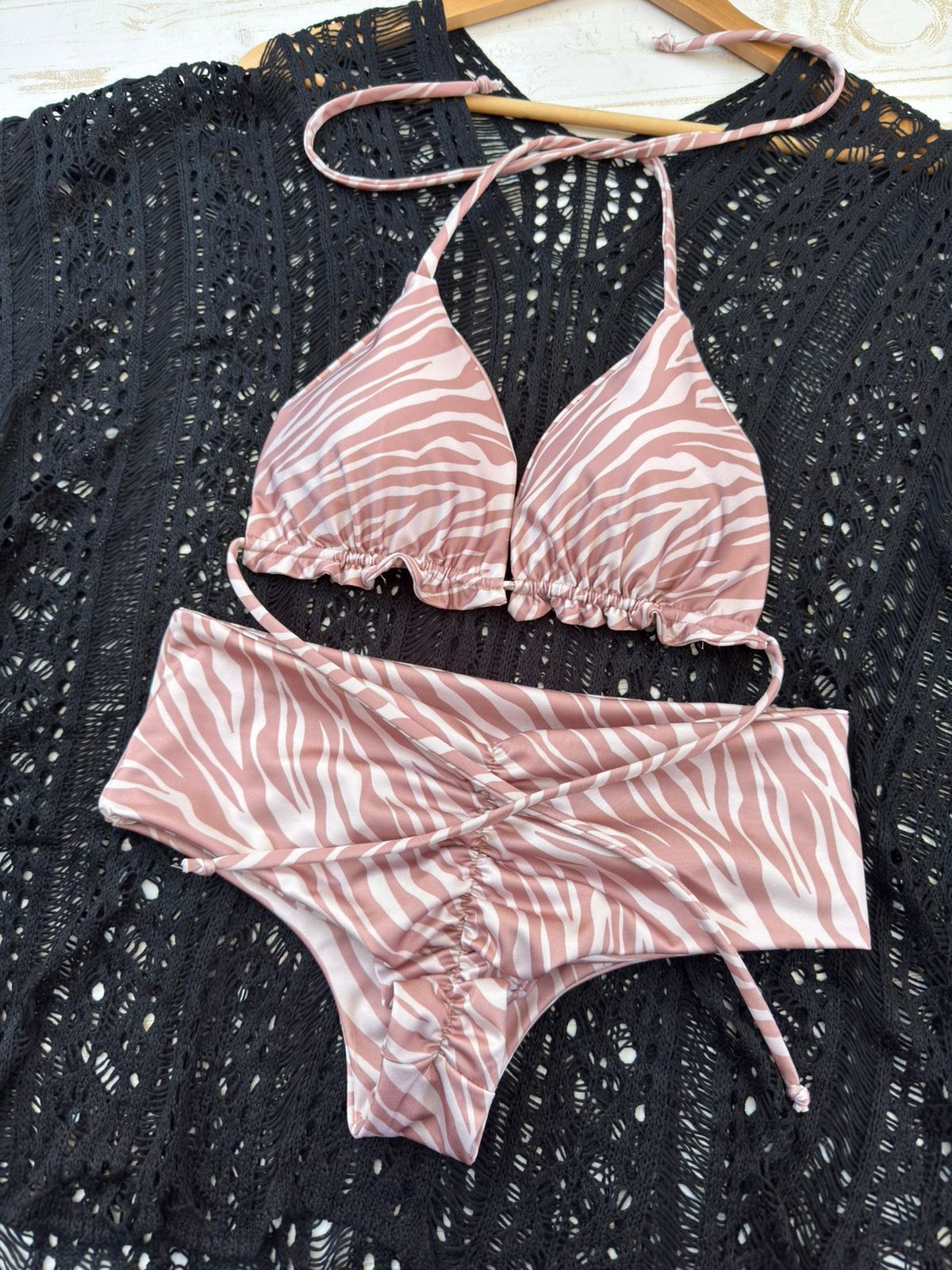 Conjunto Ibiza tanga fitness tiro medio cebra cafe beige