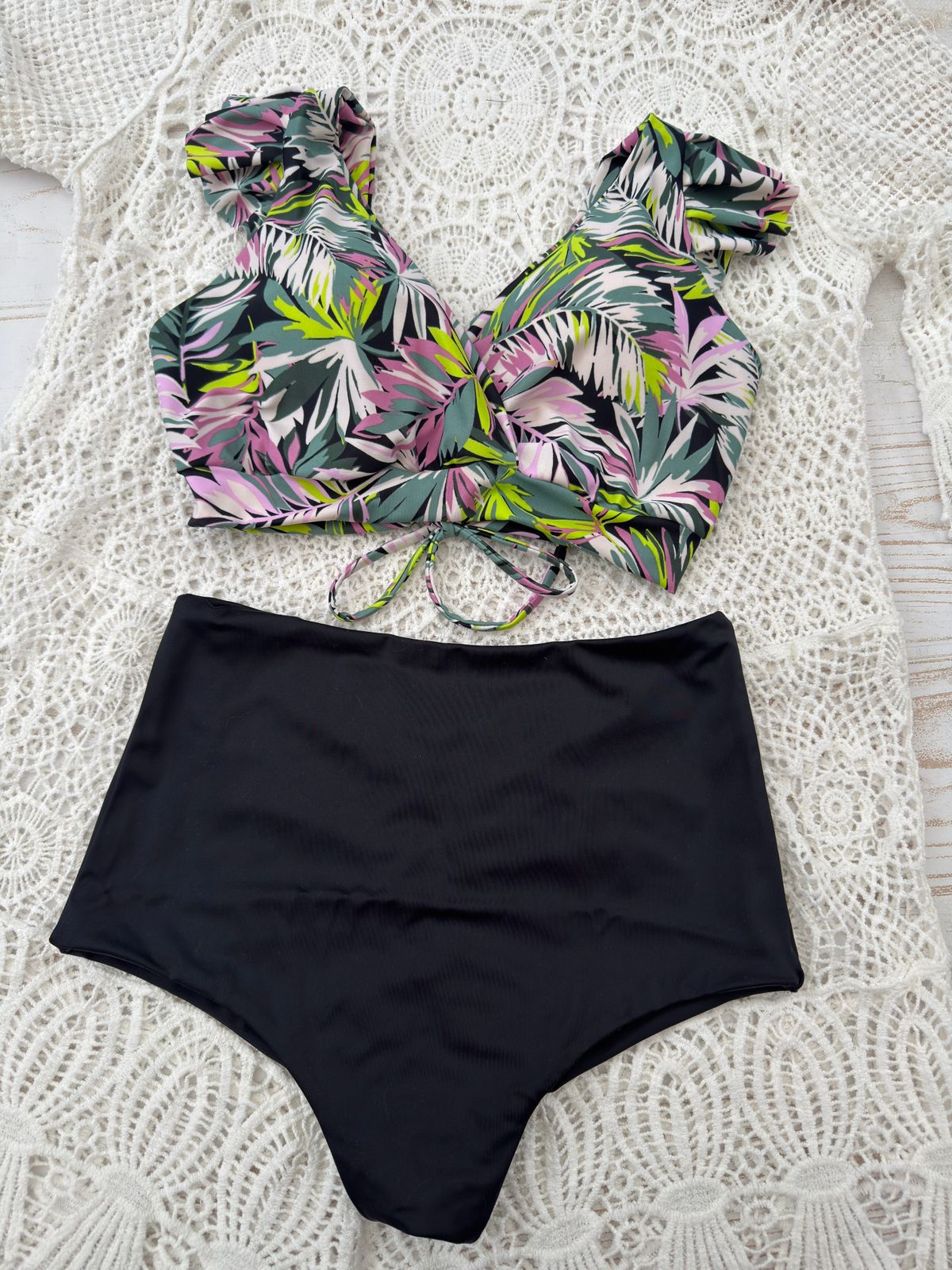Conjunto Margaret hojas Tanga tiro alto negro 3