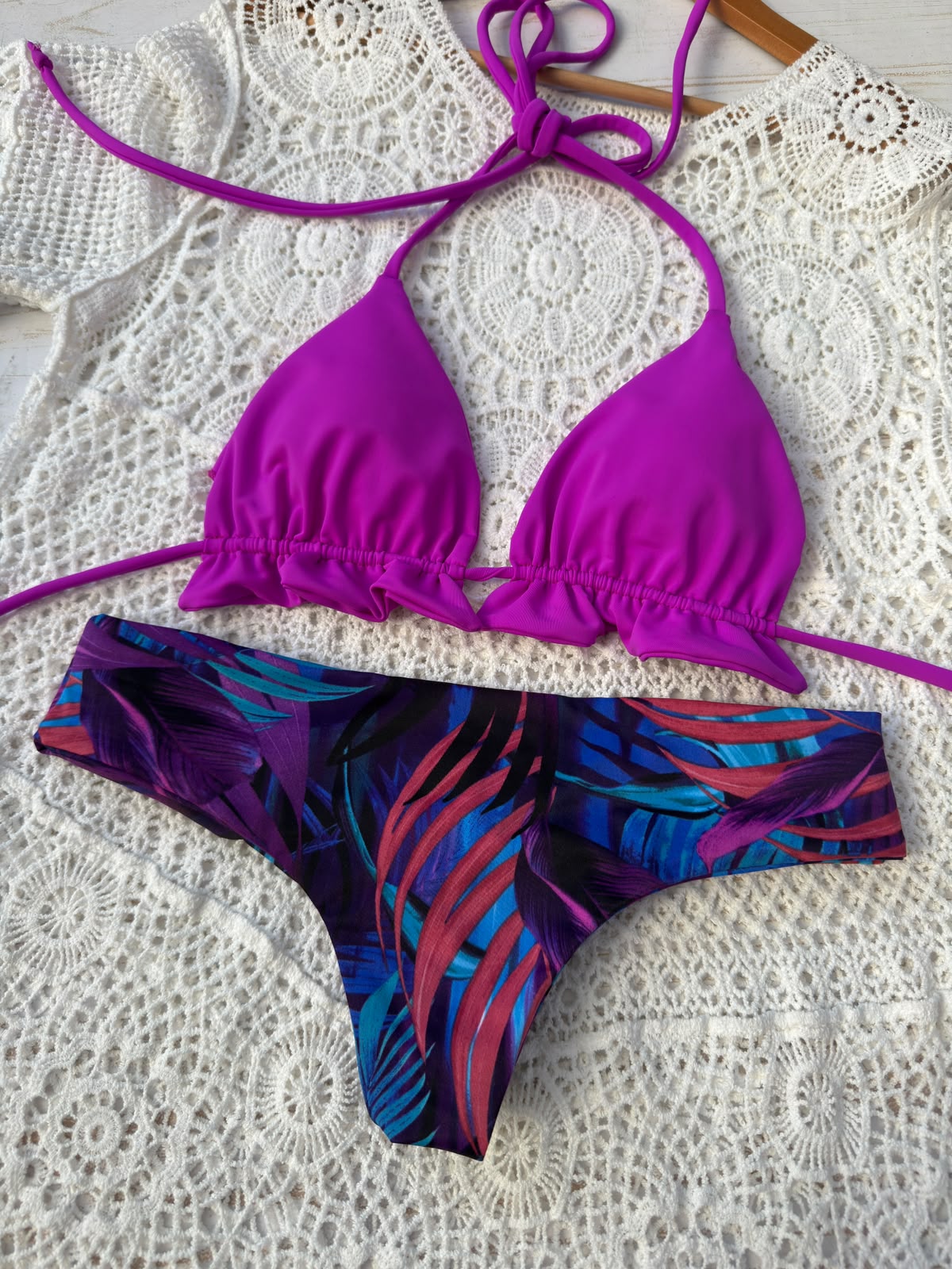 Conjunto ibiza magenta tanga fitness tiro bajo hojas moradas 2
