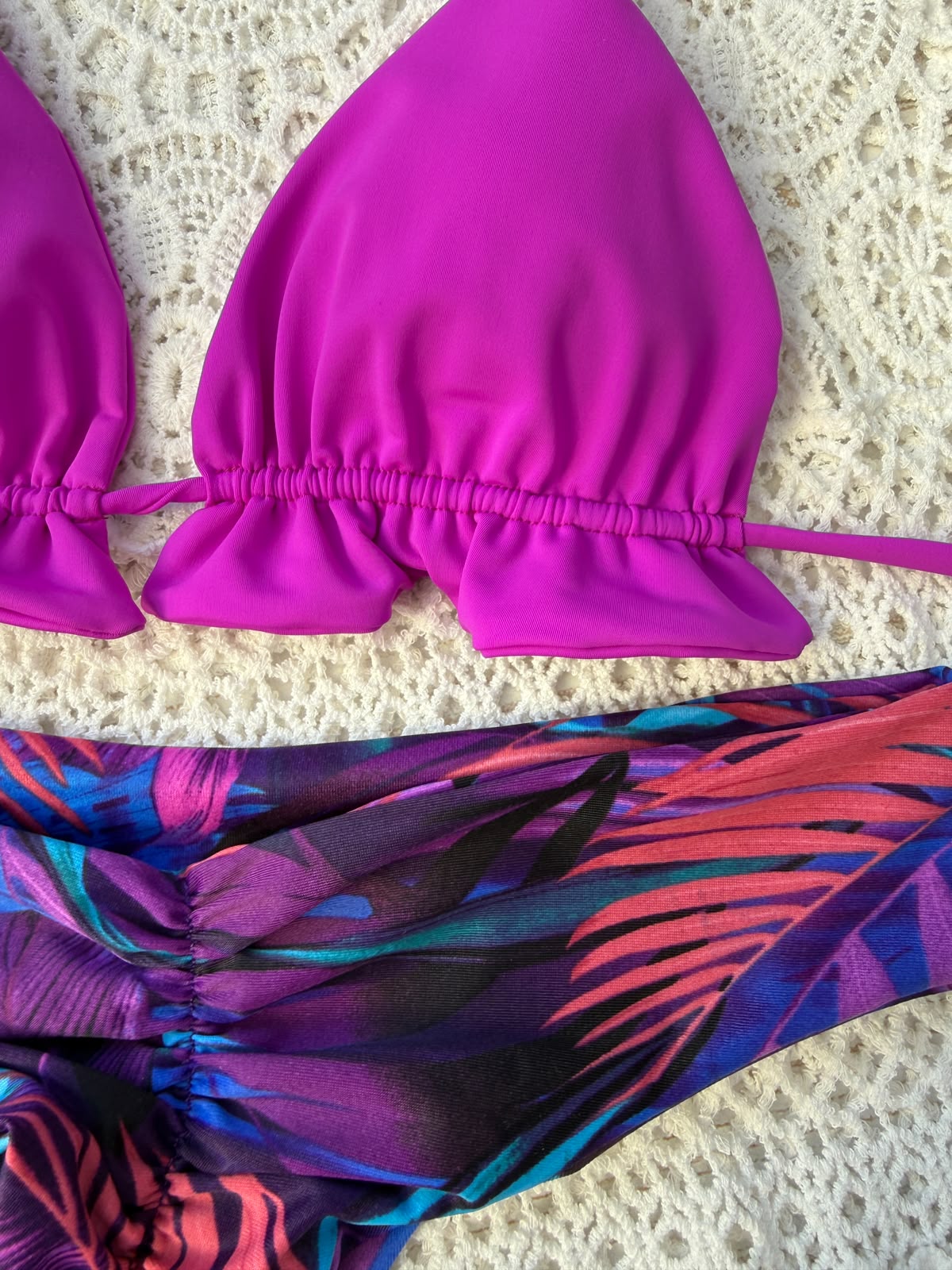 Conjunto ibiza magenta tanga fitness tiro bajo hojas moradas 3