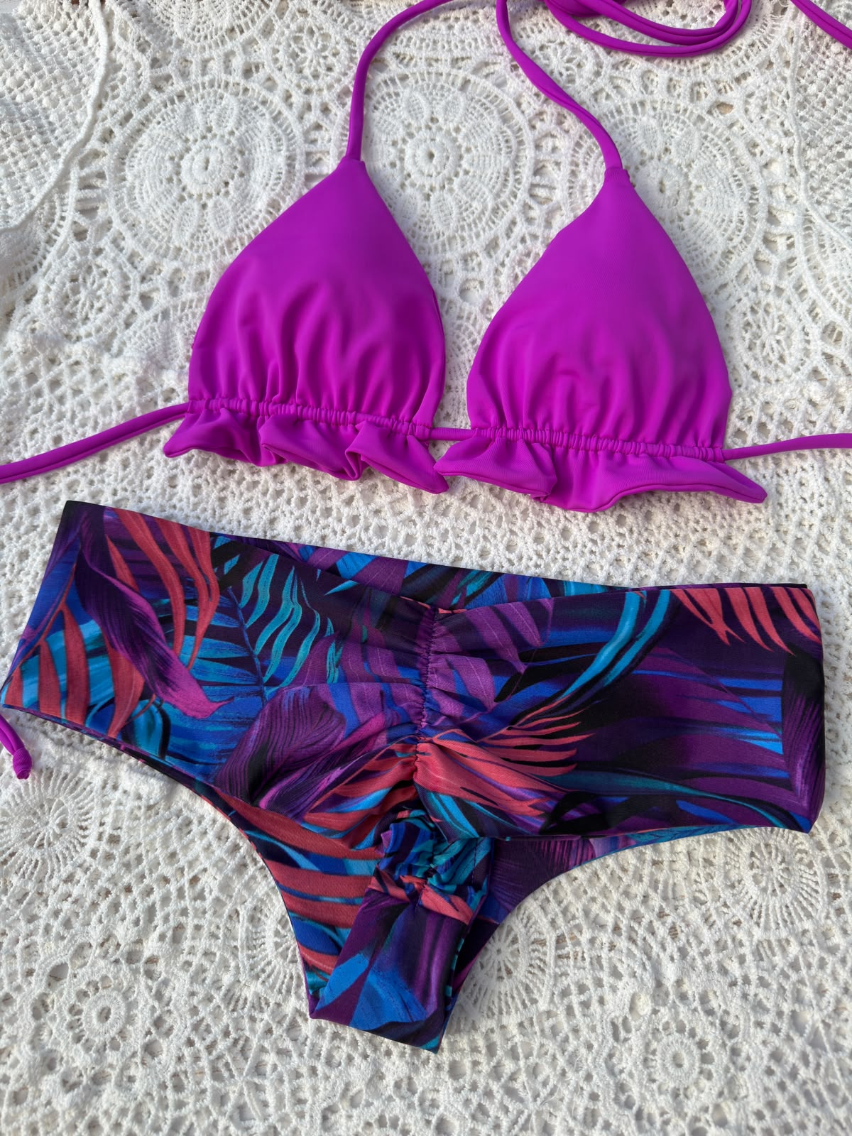 Conjunto ibiza magenta tanga fitness tiro medio hojas moradas 1