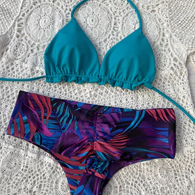 Conjunto Ibiza turquesa tanga fitness tiro medio hojas moradas