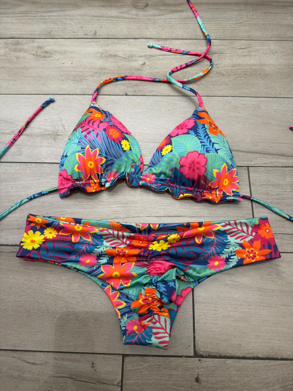 Conjunto Ibiza tanga fitness TN flores Tropicales 4