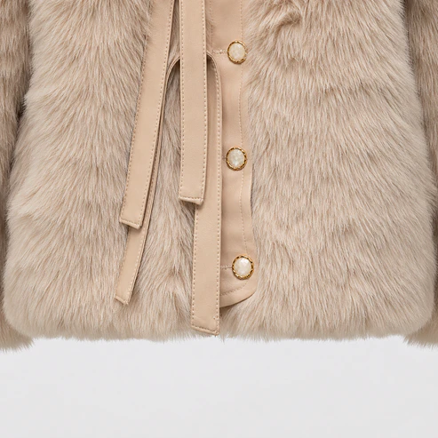 Abrigo Corto de Faux Fur con Forro Acolchado 11