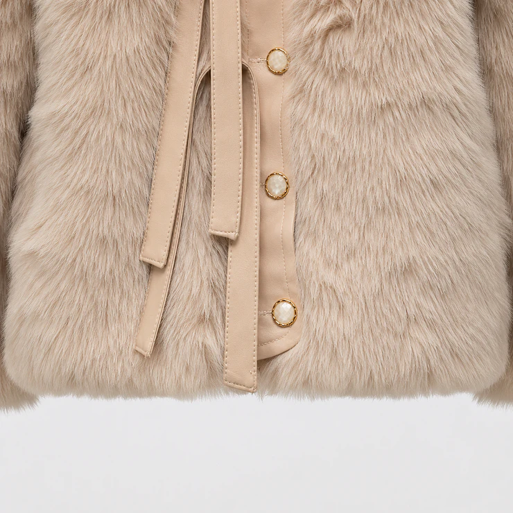 Abrigo Corto de Faux Fur con Forro Acolchado 11