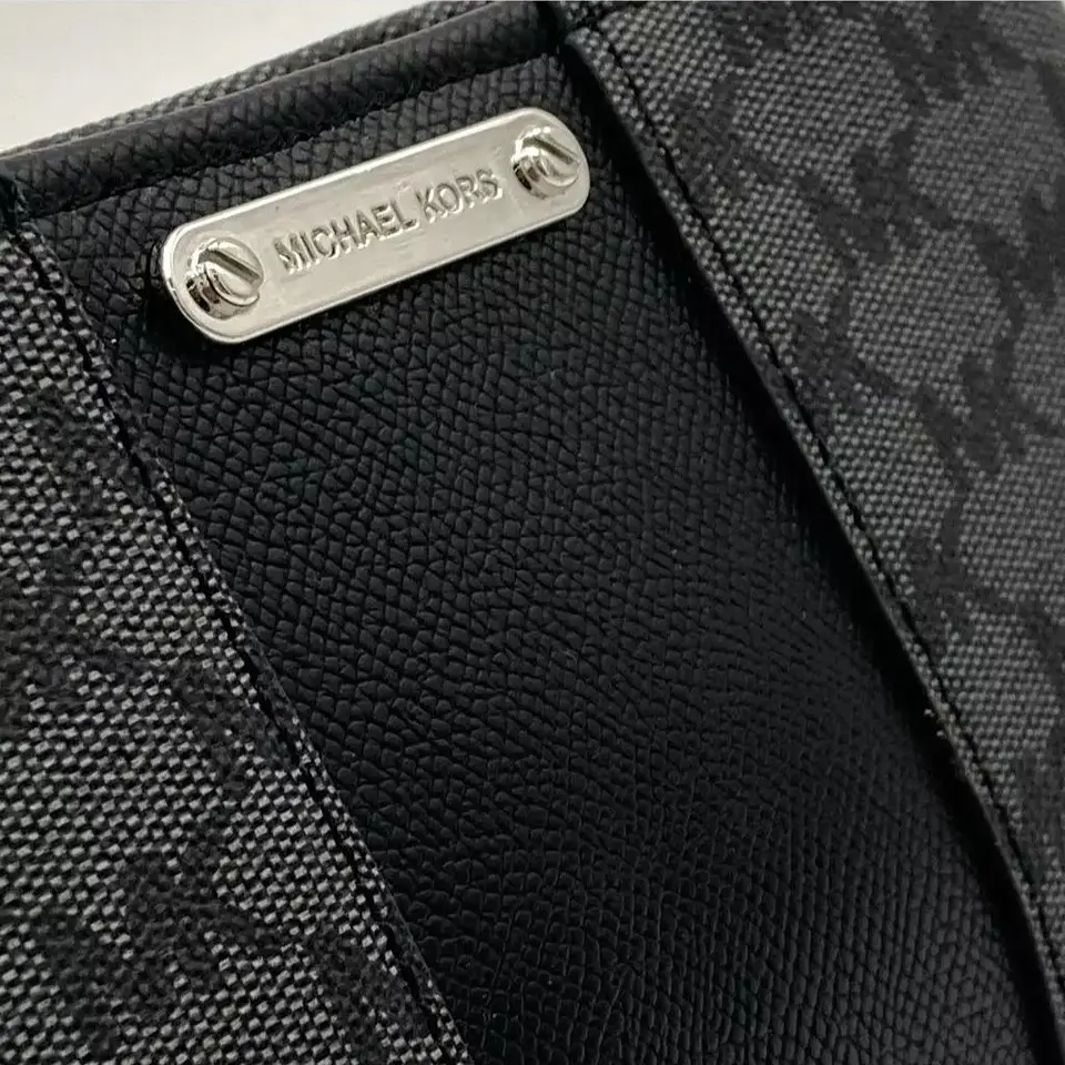 Riñonera Michael Kors Negro 5