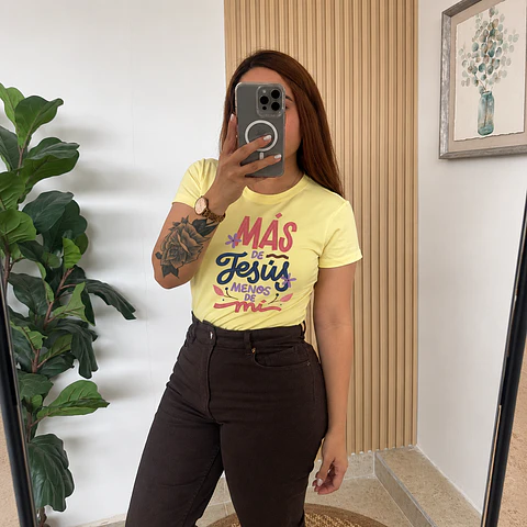 Camiseta Diseño "Más De Jesús Menos De Mi" Piel de Durazno
