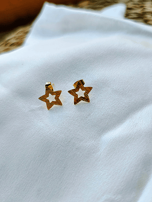 Estrella contorno chica dorada