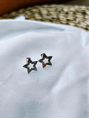 Estrella contorno chica plateada