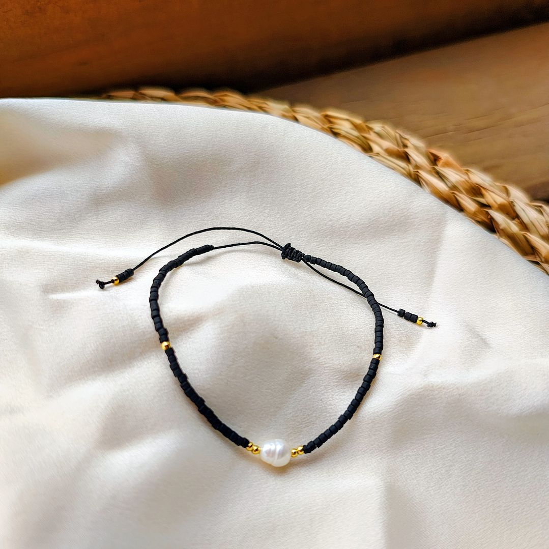 Pulsera negra una perla 1