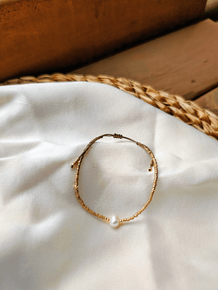 Pulsera dorada una perla