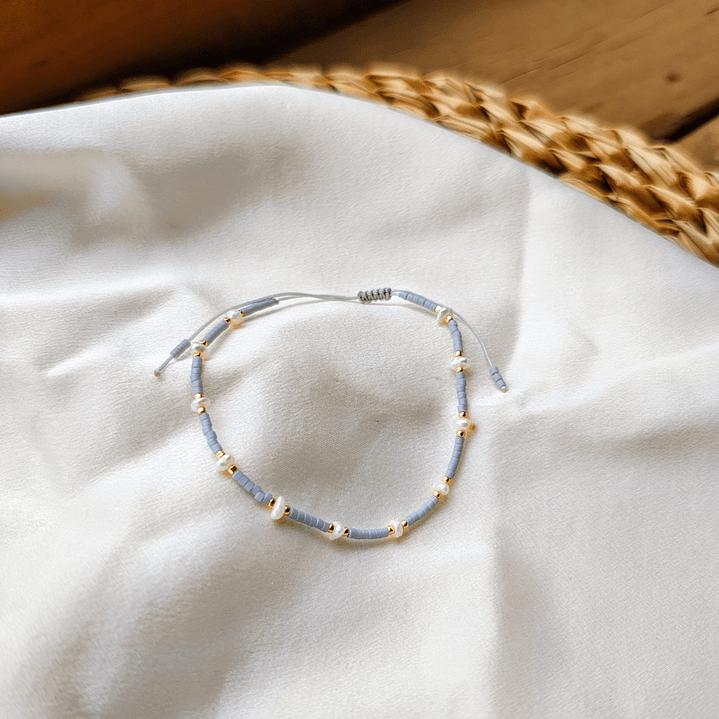 Pulsera celeste perlas 1
