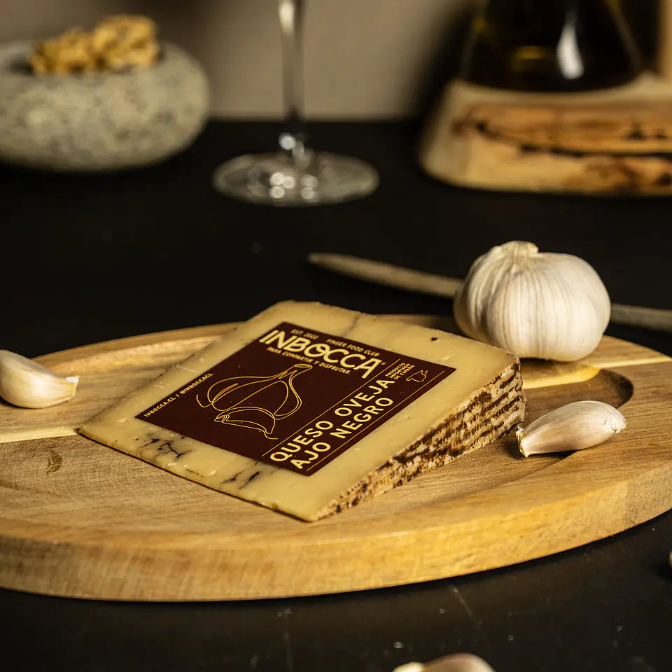 Queso de oveja con ajo negro 150 g In Bocca 1