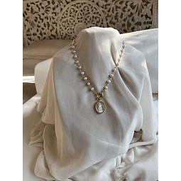 Collar Virgen con perlas naturales